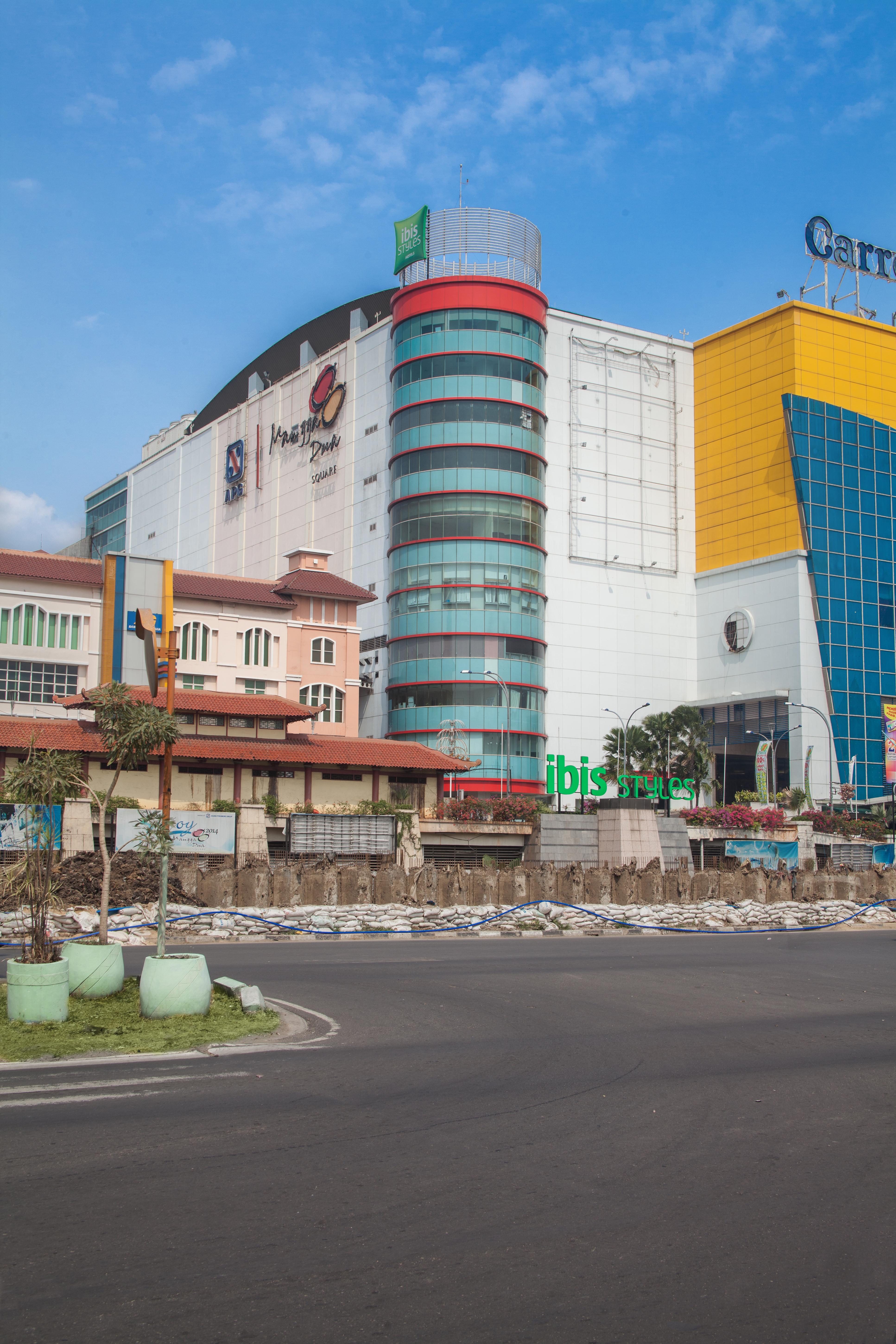 Ibis Styles Jakarta Mangga Dua Square Hotel Exterior photo